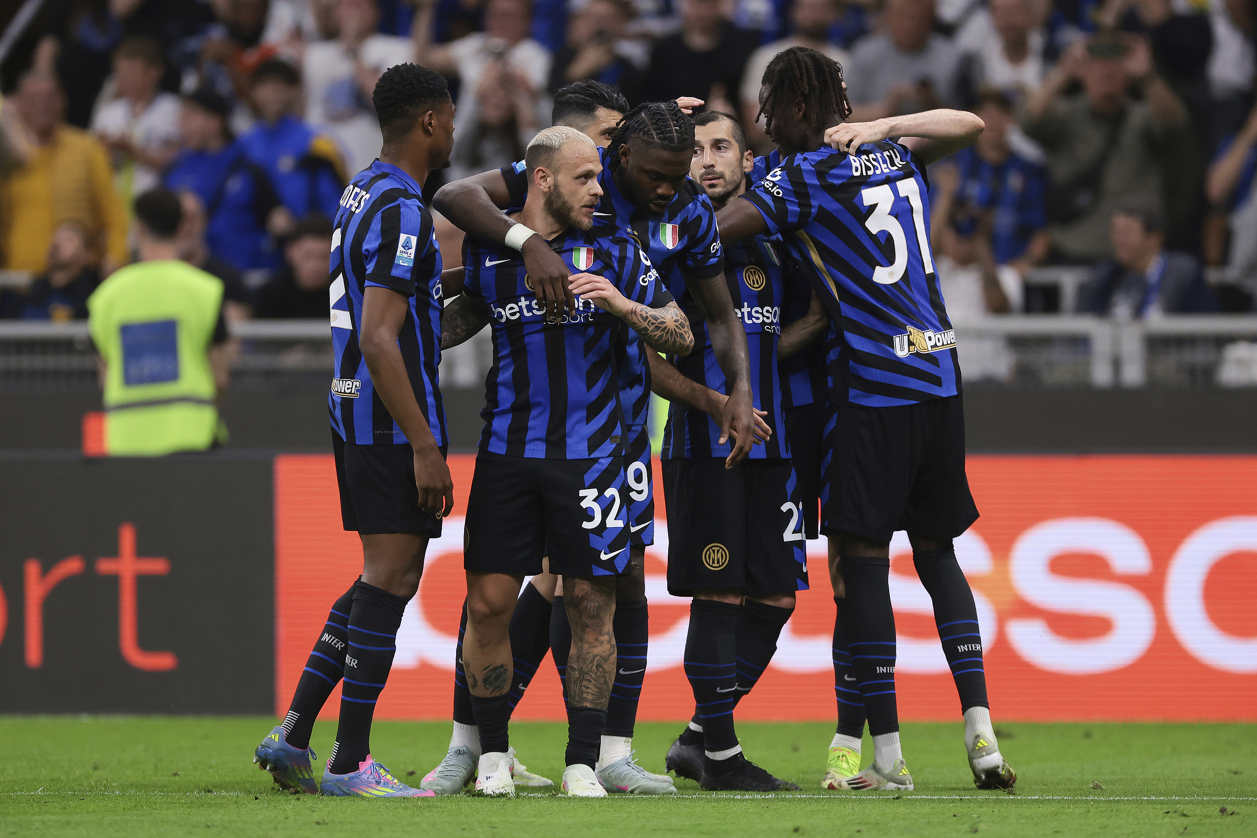 包含窗口期突围战来临，国际米兰围绕欧篮联造点机会，底气十足，赛季目标并未改变的词条