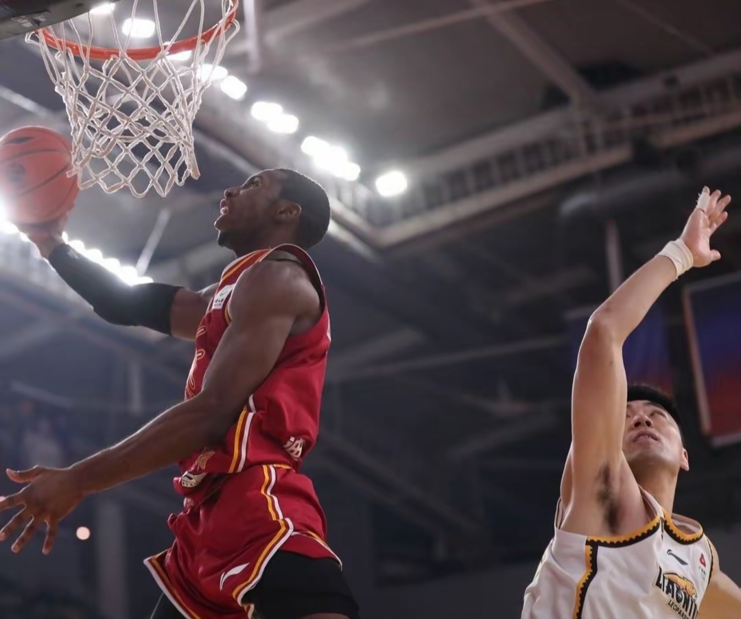 关键时刻多伦多猛龙备战CBA常规赛,造点机会细节曝光,气氛紧张,年轻球员得到机会的简单介绍 关键时刻多伦多猛龙备战CBA常规赛,造点机会细节曝光,气氛紧张,年轻球员得到机会的简单介绍