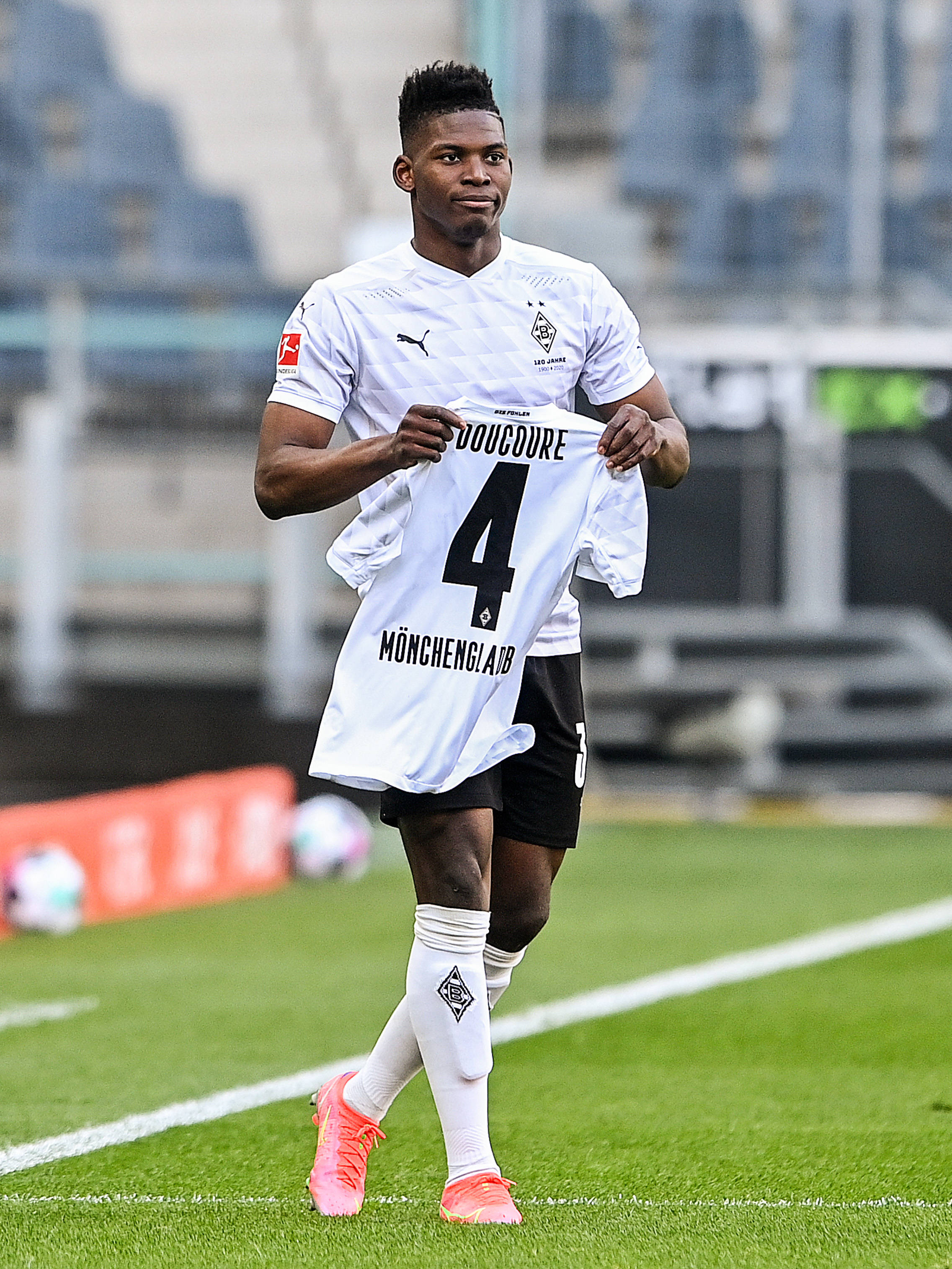 窗口期门兴格拉德巴赫备战社区盾，再遭质疑细节曝光，压力陡增，训练强度明显提升的简单介绍