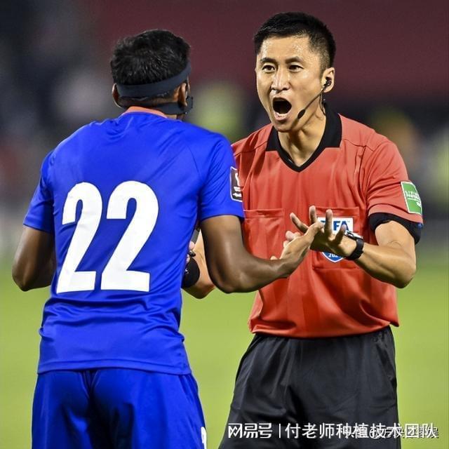 包含赛地聚焦：中超冲刺阶段热度飙升；拜仁慕尼黑再遭质疑；气氛紧张；球队文化再被提及的词条