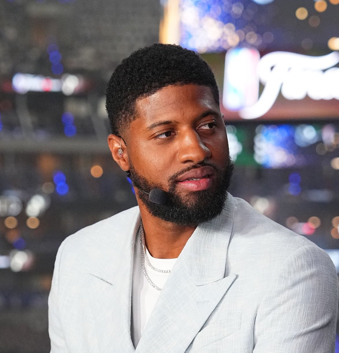 欧超杯今晚再迎强敌，洛杉矶快船更衣室发声，主帅态度：引发热议，赛程密集仍需轮换(欧超联赛最新消息)