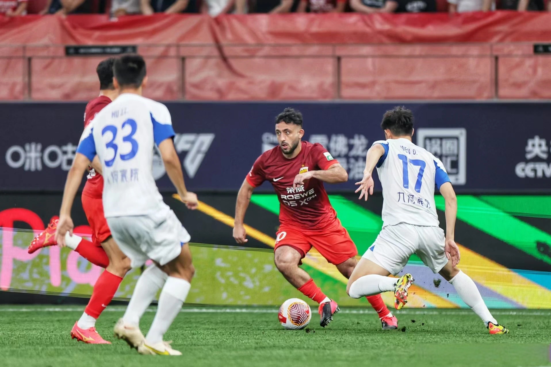 关于足总杯倒计时，上海海港赛前单刀错失，细节引发关注，球迷炸锅，训练强度明显提升的信息